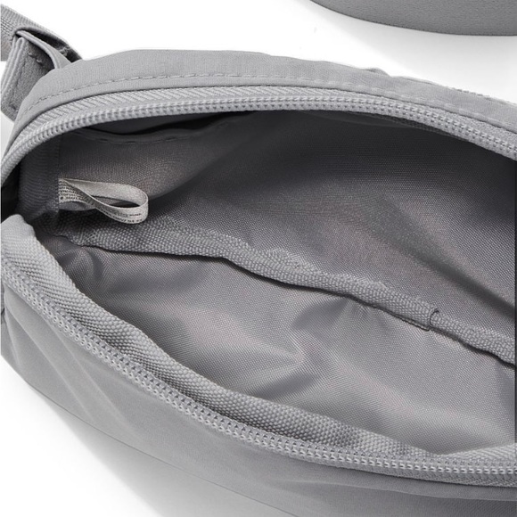 Victoria’s Secret PINK FANNY PACK - Picture 3 of 4